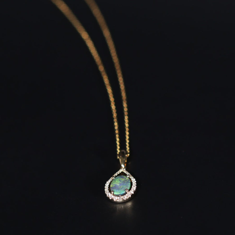 Black Opal 0.81ct 18K Gold with diamonds