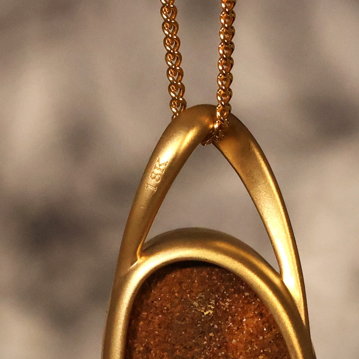 Australian solid Boulder Opal 7.97 ct 18K Gold pendant
