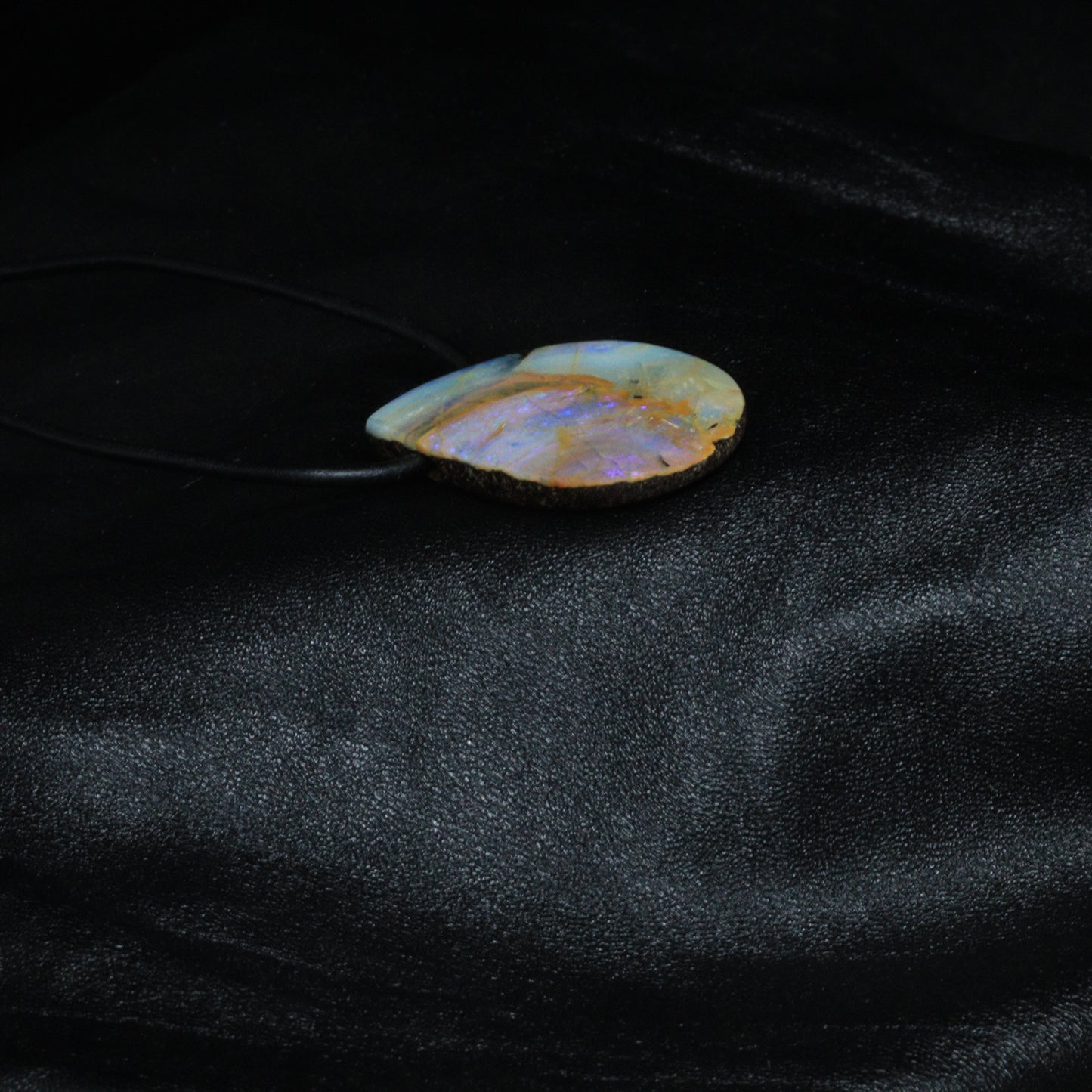 Opal on leather - 43