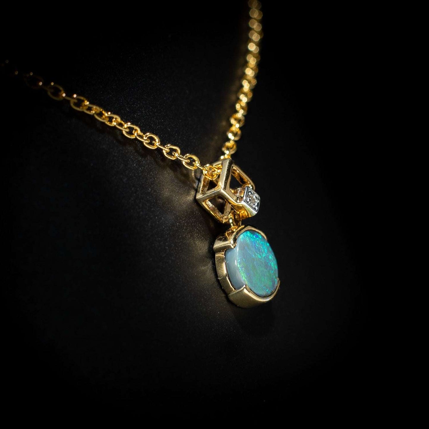 Australian Black Opal 18K Gold Pendant – Lightning Ridge, 1.03ct Diamond