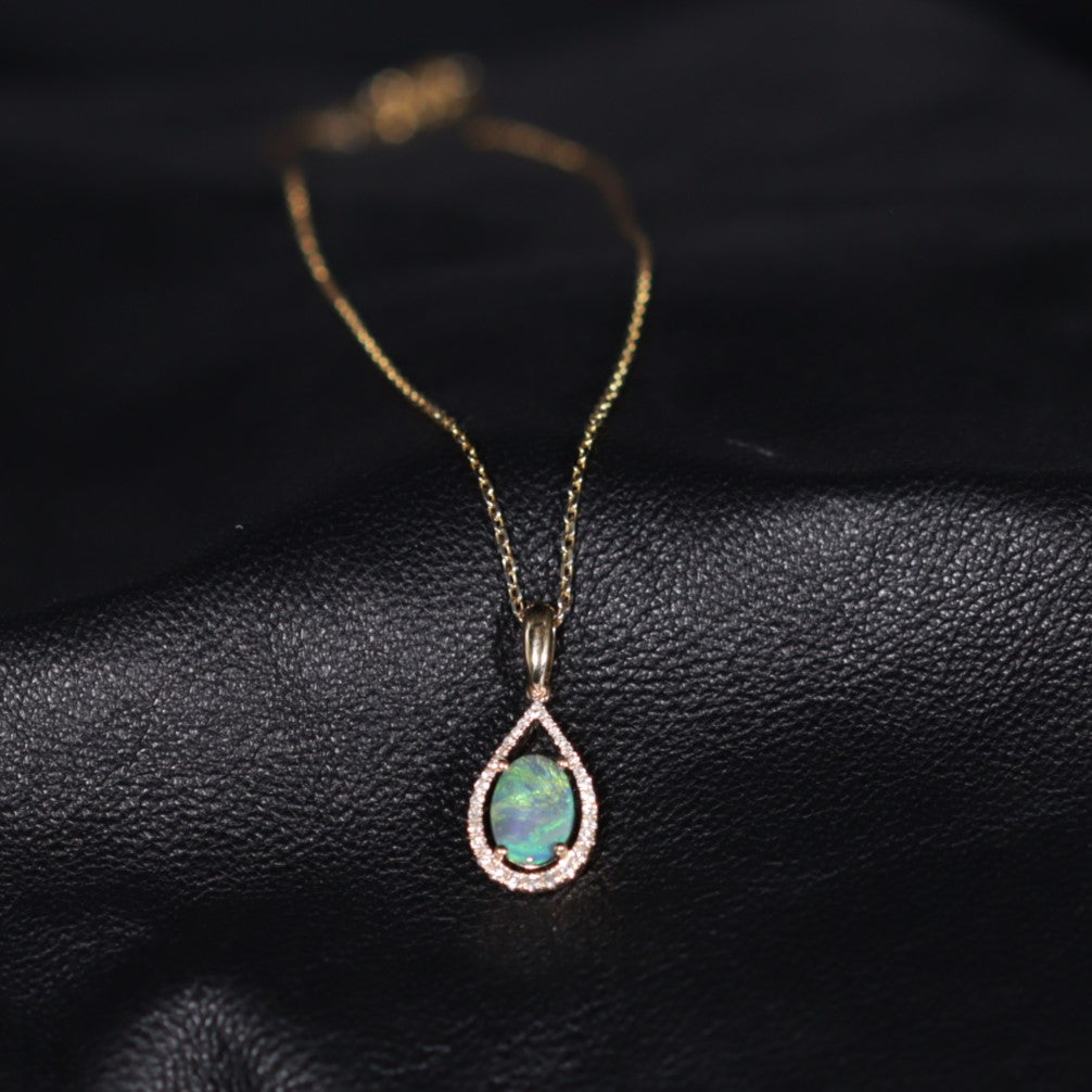 Black Opal 0.81ct 18K Gold with diamonds