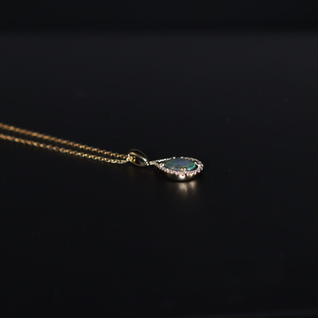 Black Opal 0.81ct 18K Gold with diamonds