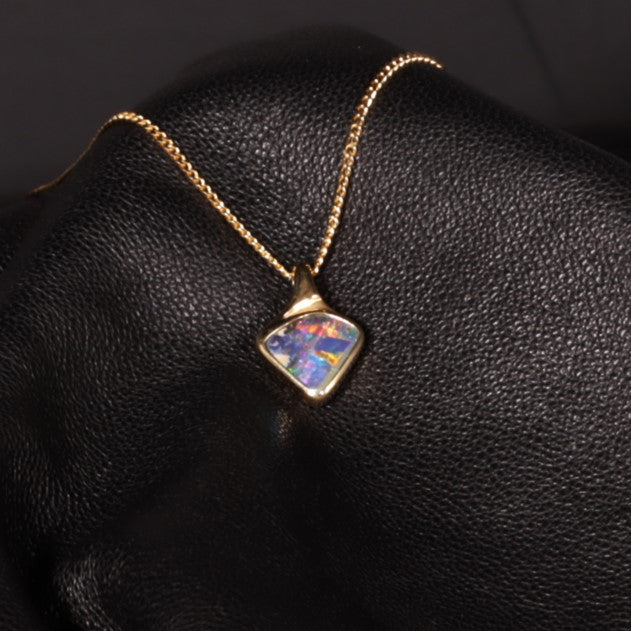 Boulder opal 18K Gold pendant sharp mix red color 1.48 carat