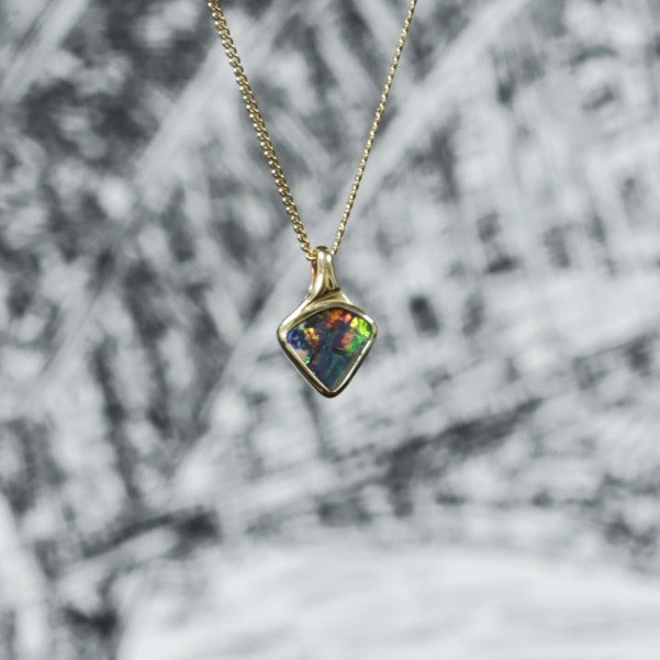 Boulder opal 18K Gold pendant sharp mix red color 1.48 carat
