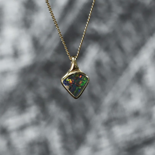 Boulder opal 18K Gold pendant sharp mix red color 1.48 carat