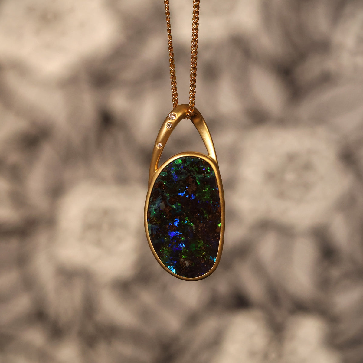 Australian solid Boulder Opal 7.97 ct 18K Gold pendant