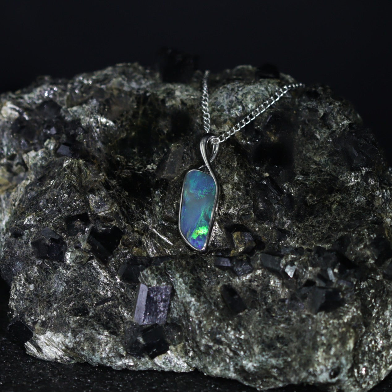 Australian solid Black opal 4.20 ct silver pendant 3015