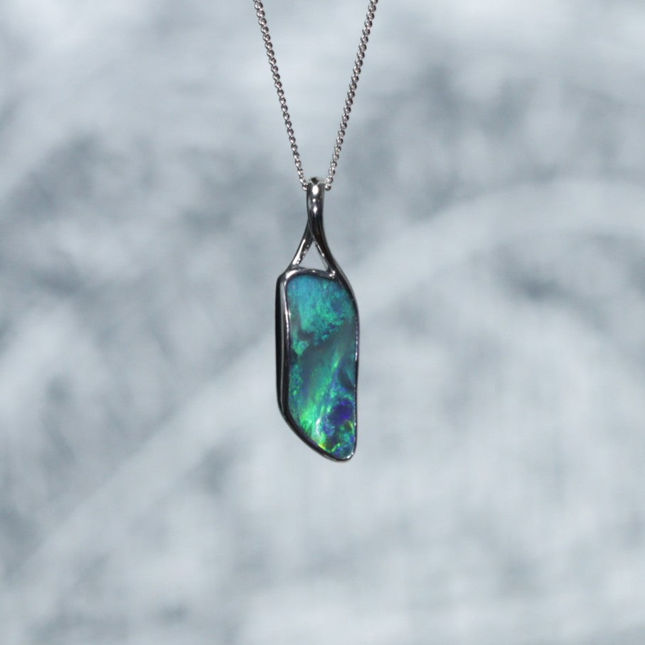 Australian solid Black opal 4.20 ct silver pendant 3015
