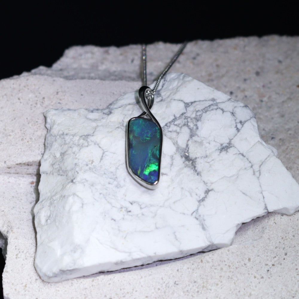 Australian solid Black opal 4.20 ct silver pendant 3015