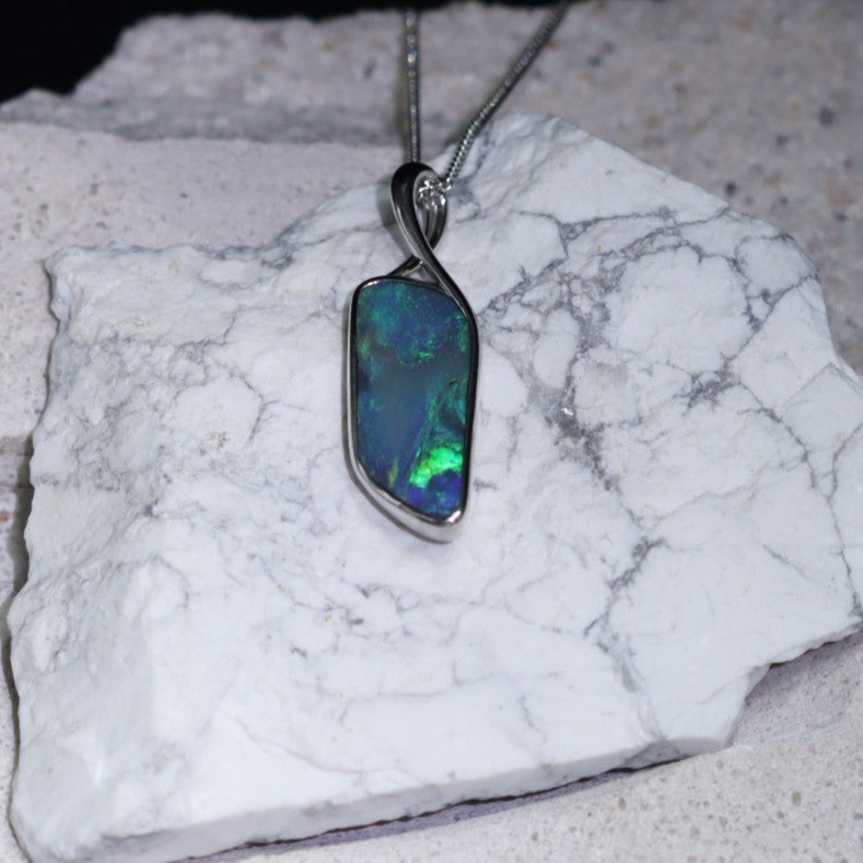 Australian solid Black opal 4.20 ct silver pendant 3015