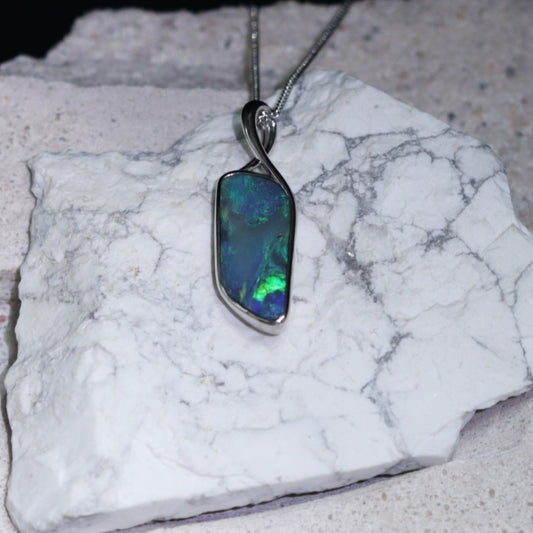 Australian solid Black opal 4.20 ct silver pendant 3015