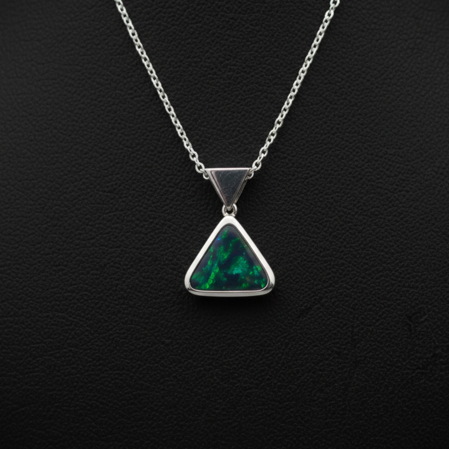 Black Opal Pendant – Sterling Silver, 11×11mm, Dark Body, Green Flash 3007