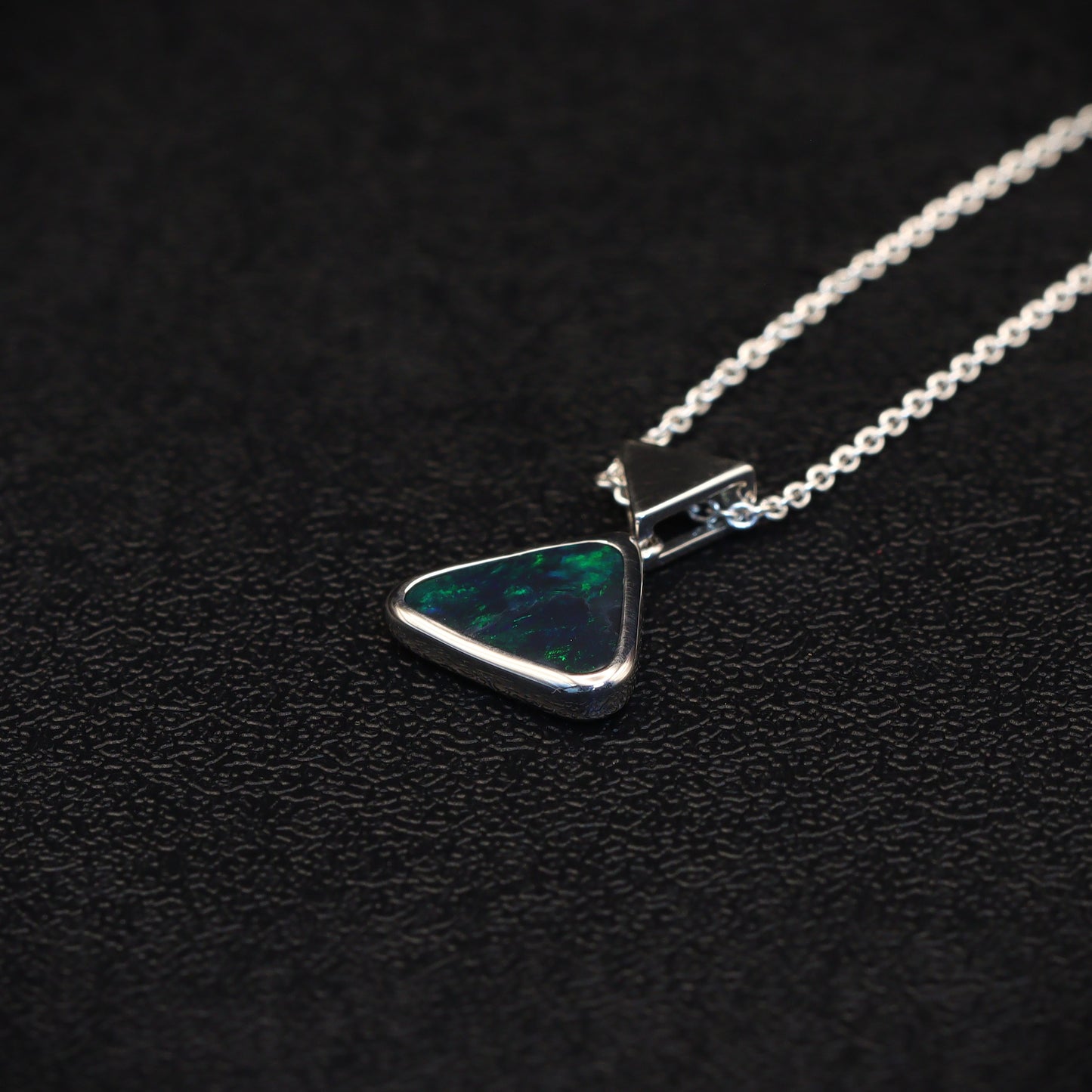 Black Opal Pendant – Sterling Silver, 11×11mm, Dark Body, Green Flash 3007
