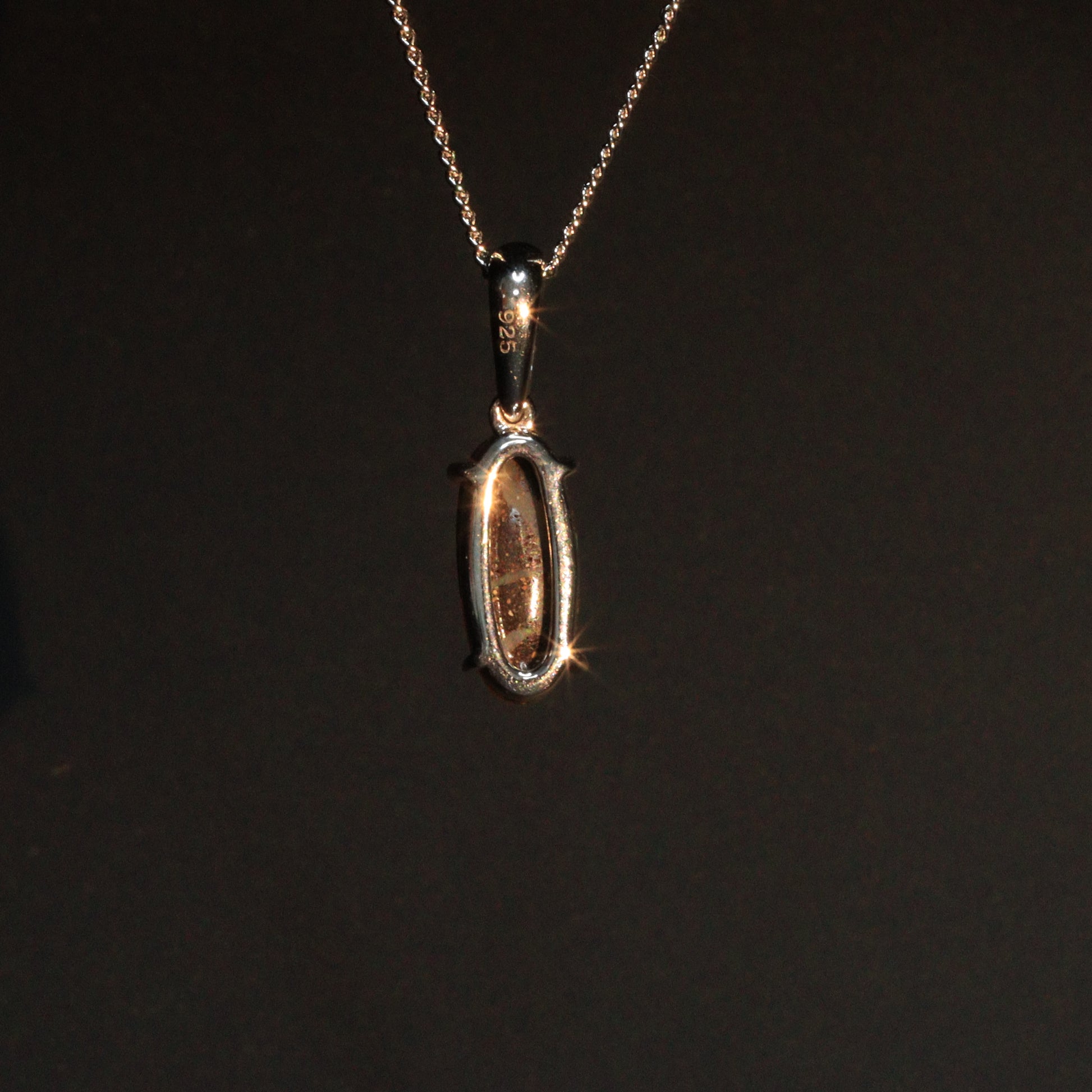 Opal pendant - 1046 A