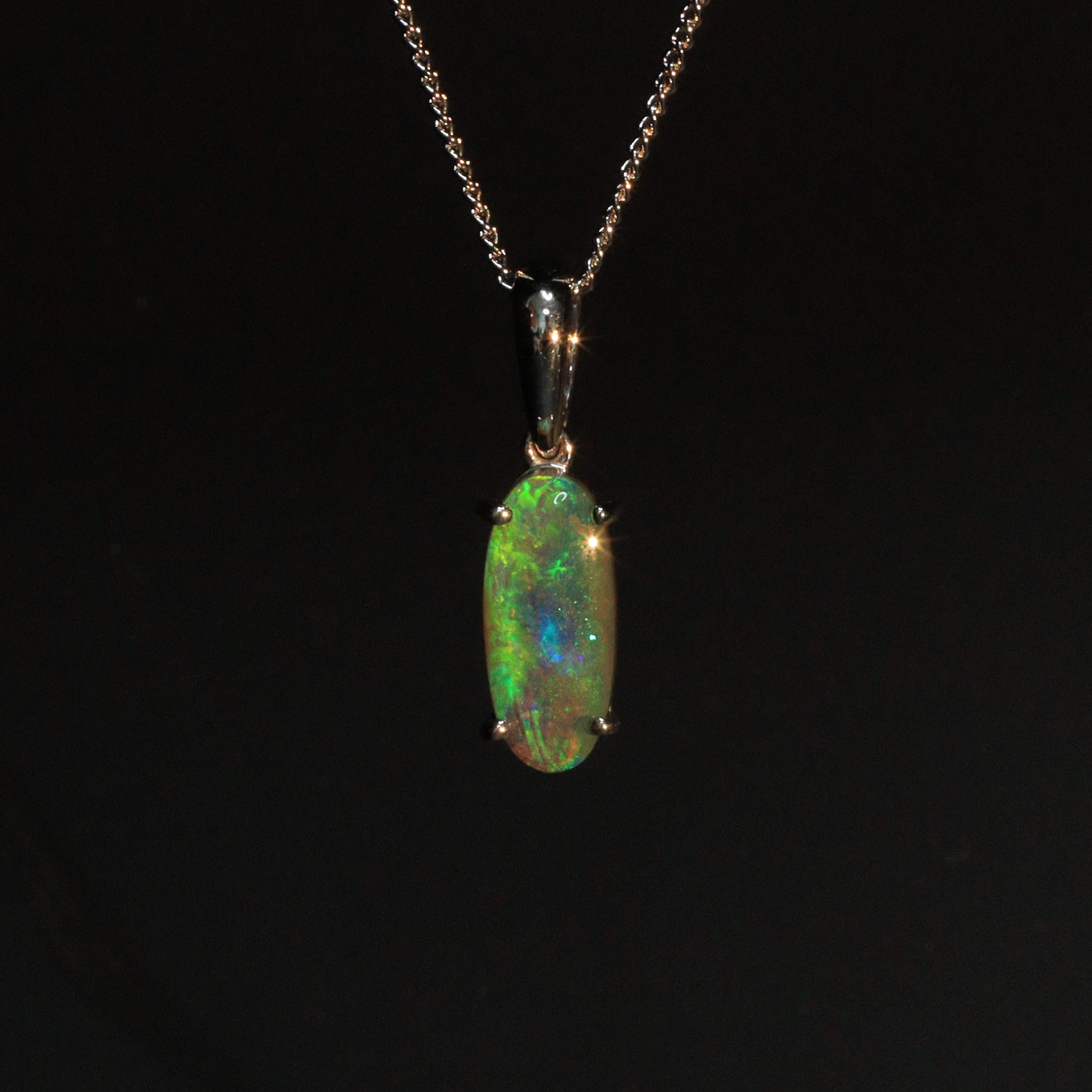 Opal pendant - 1046 A