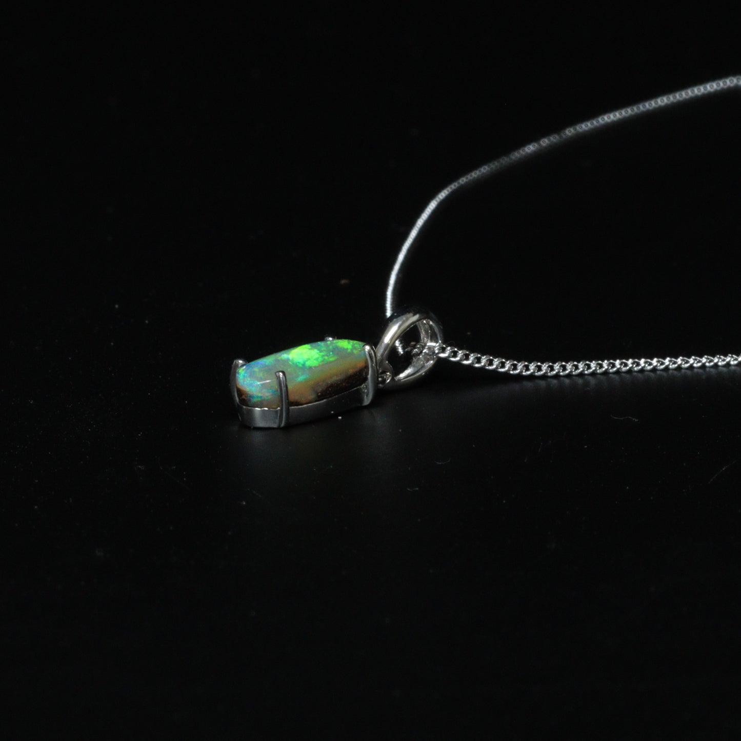 Opal pendant - 1046 A