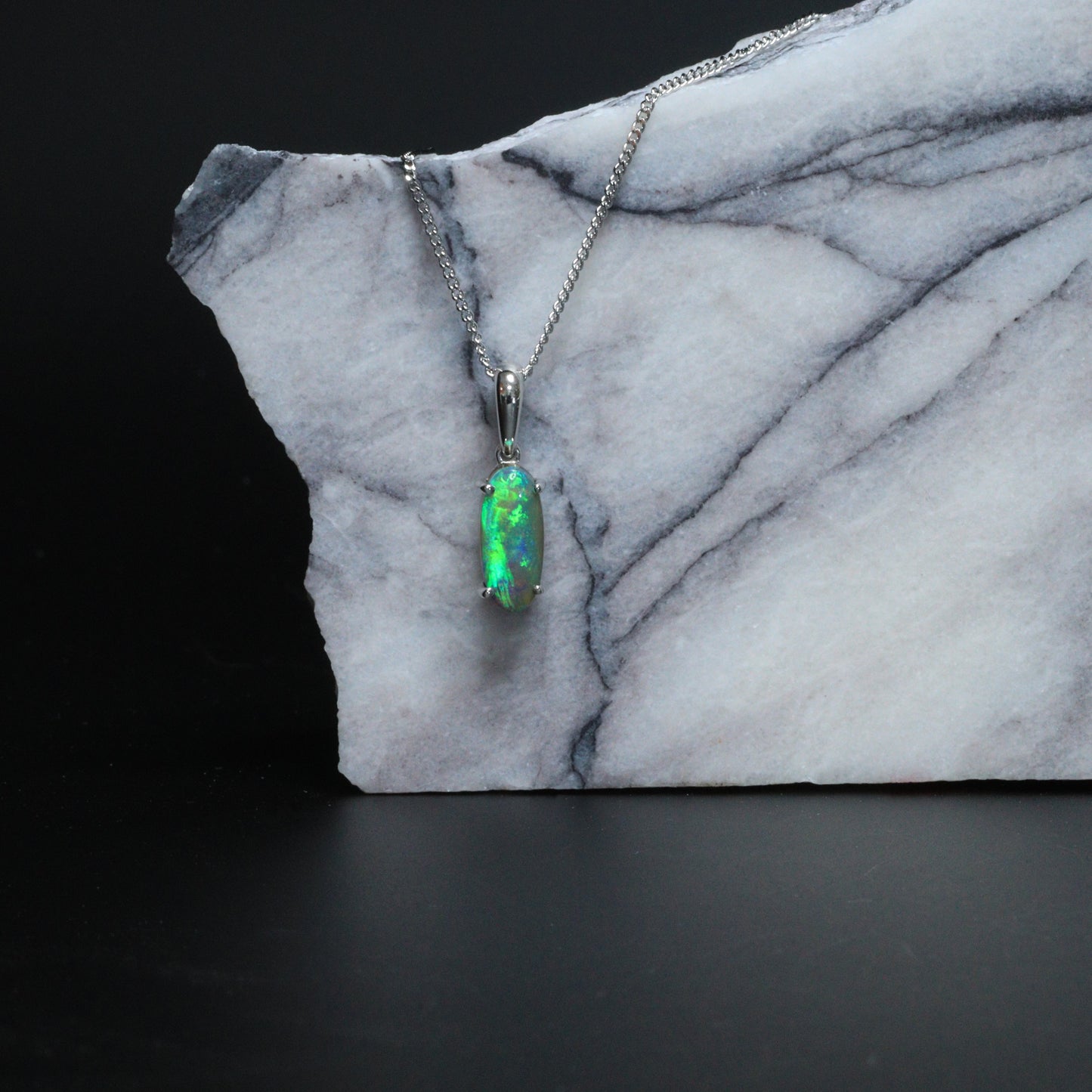 Opal pendant - 1046 A