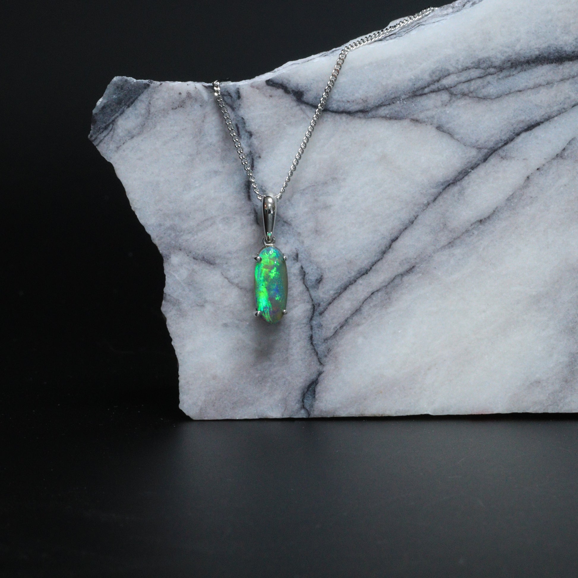 Opal pendant - 1046 A