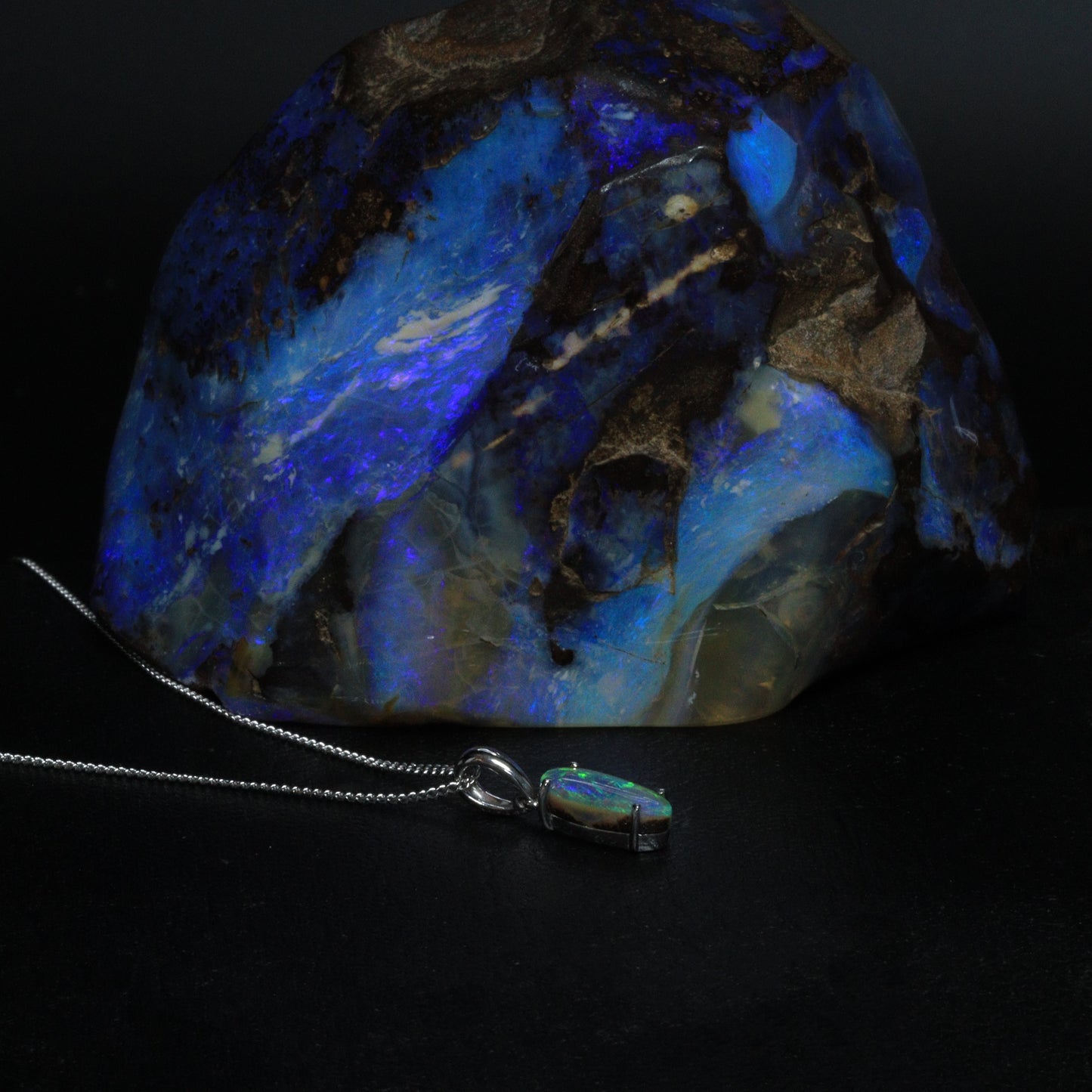 Opal pendant - 1046 A