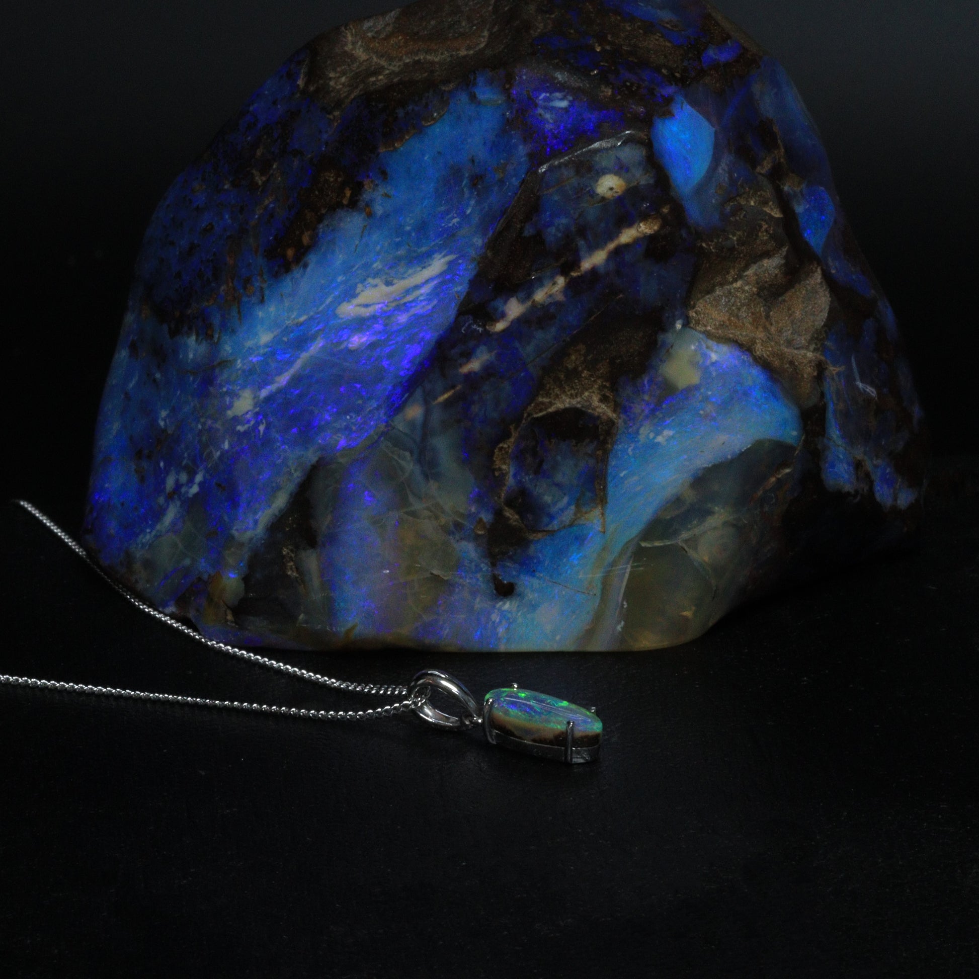 Opal pendant - 1046 A