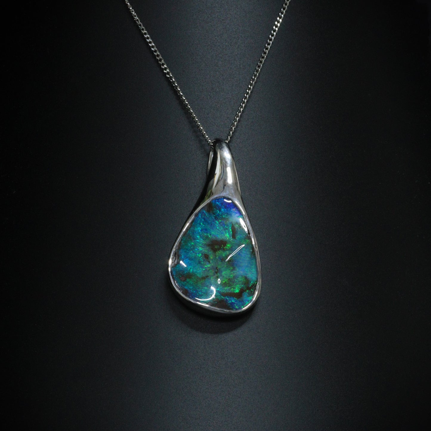 Opal pendant - 1047