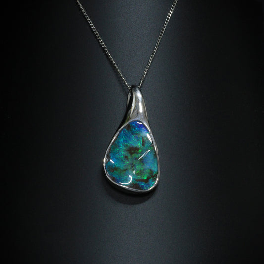 Opal pendant - 1047
