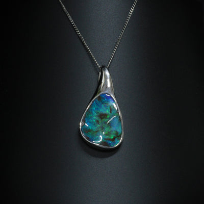 Opal pendant - 1047
