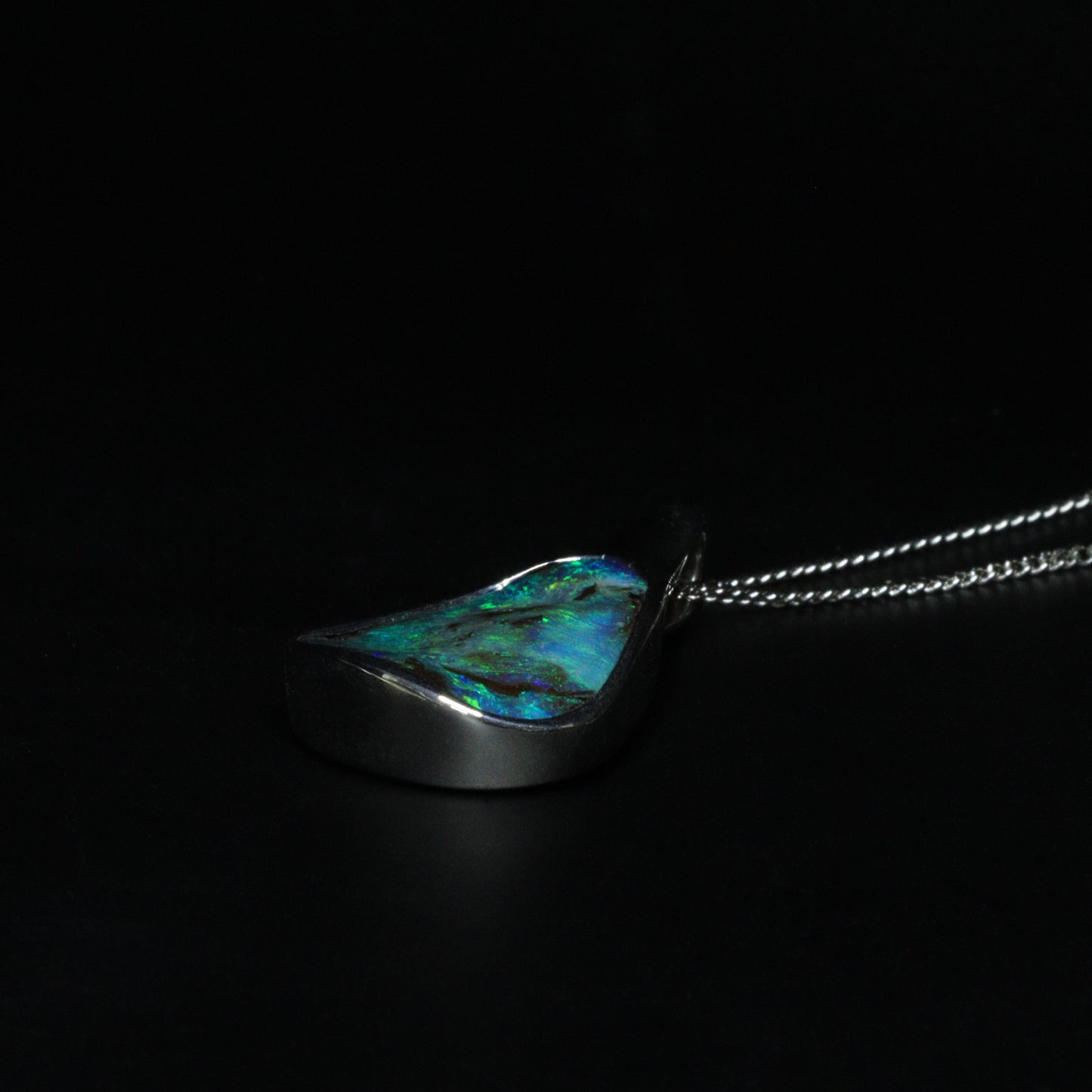 Opal pendant - 1047