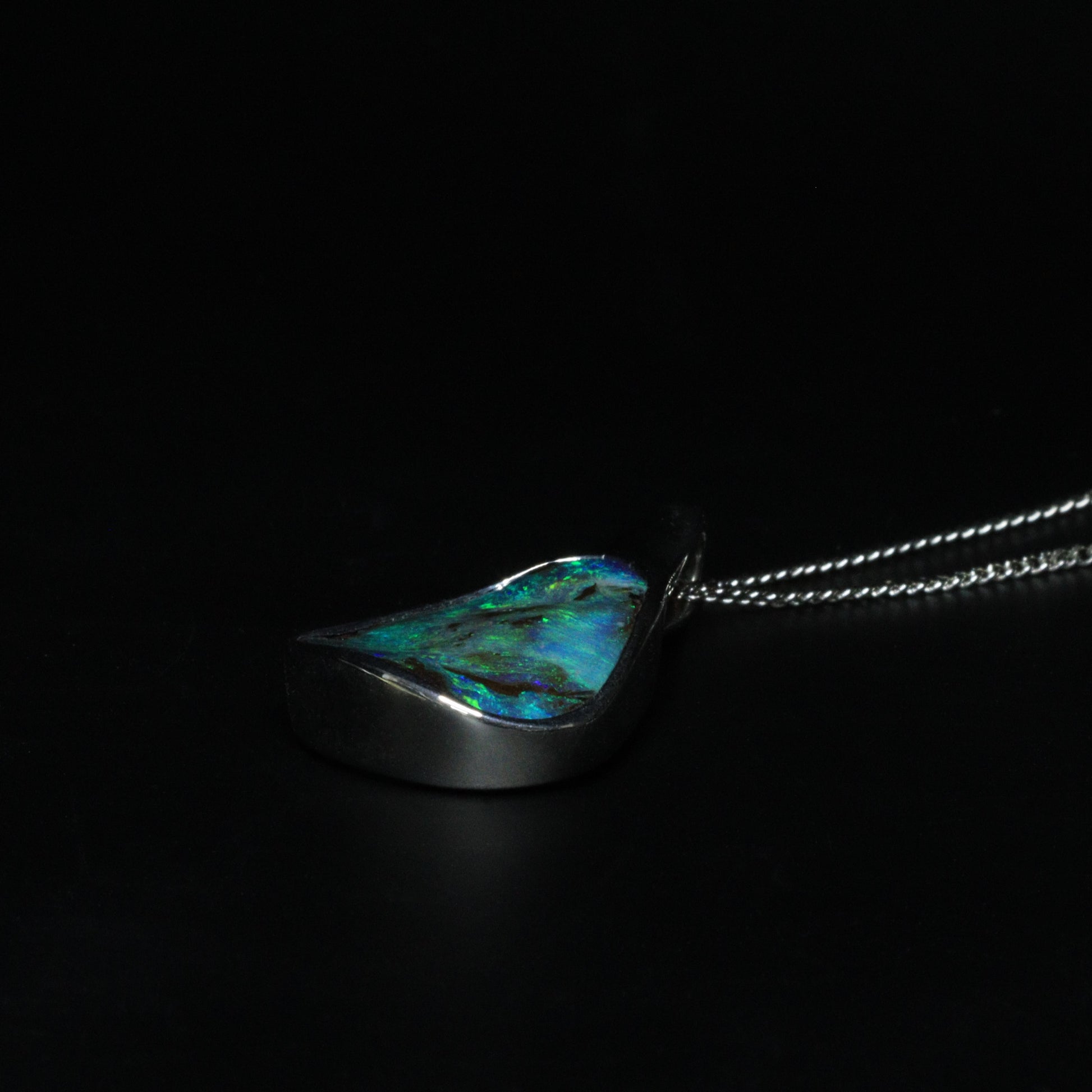 Opal pendant - 1047