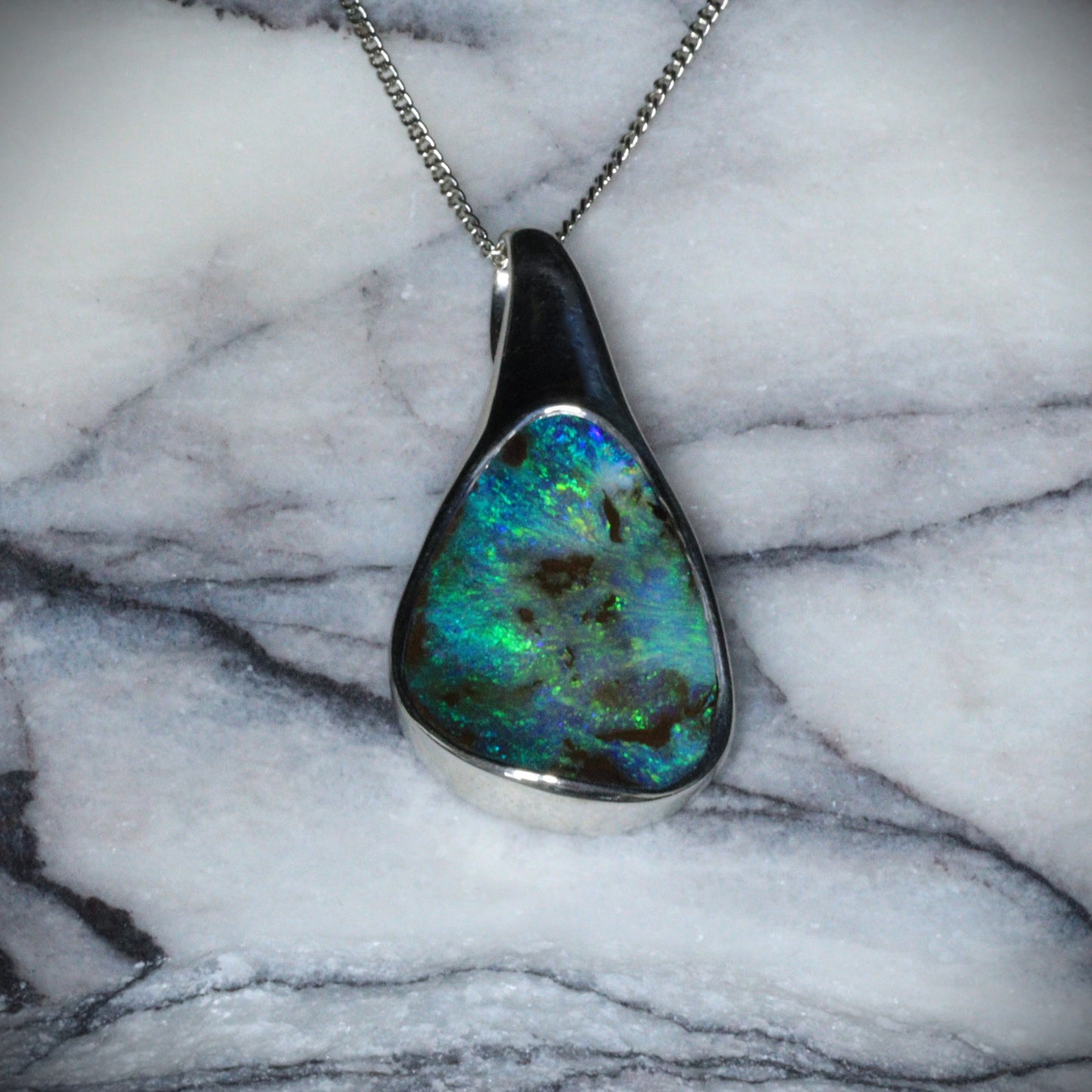 Opal pendant - 1047