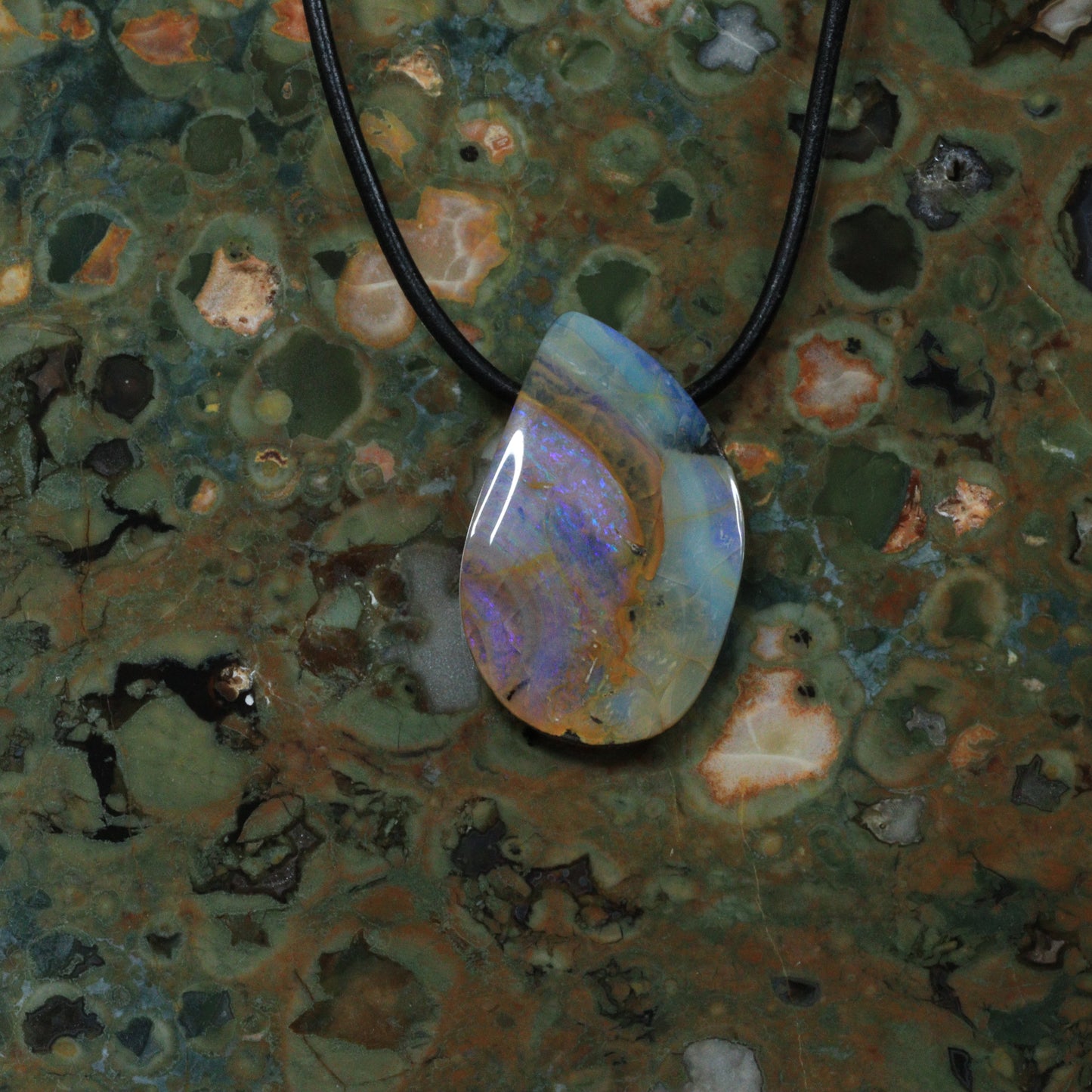 Opal on leather - 43