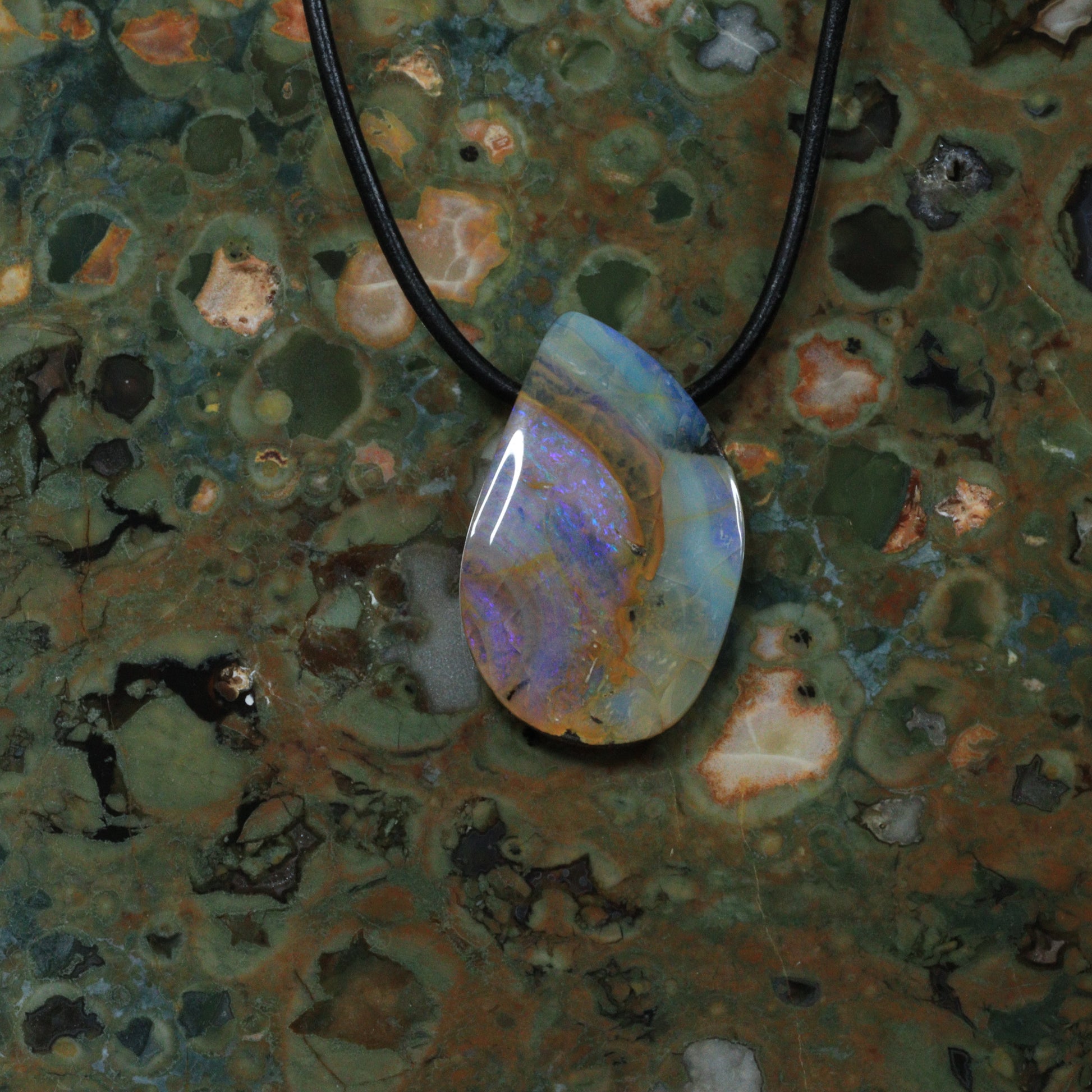 Opal on leather - 43