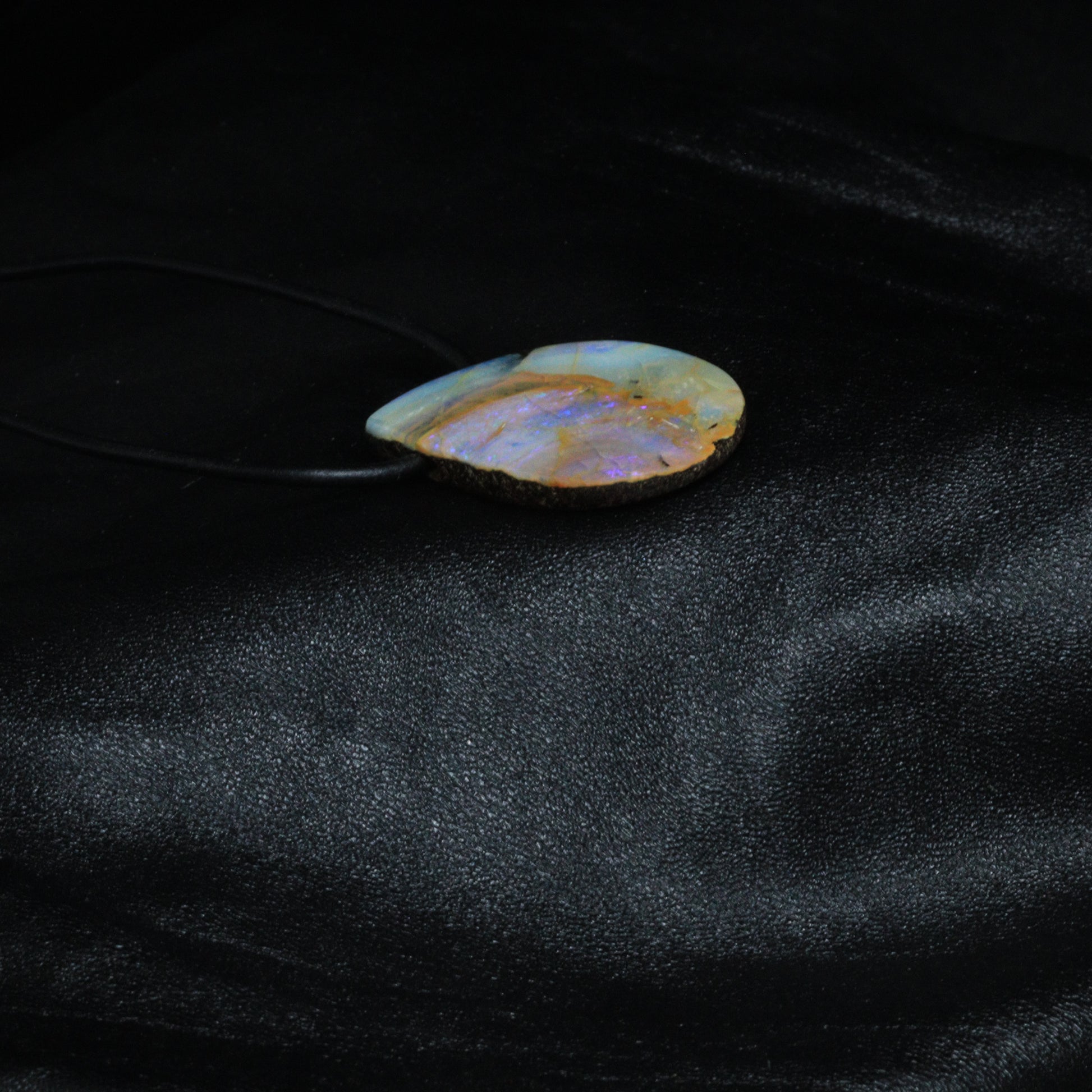 Opal on leather - 43