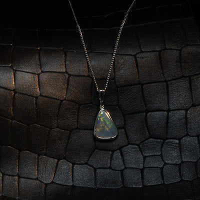 Opal Black pendant - 1048