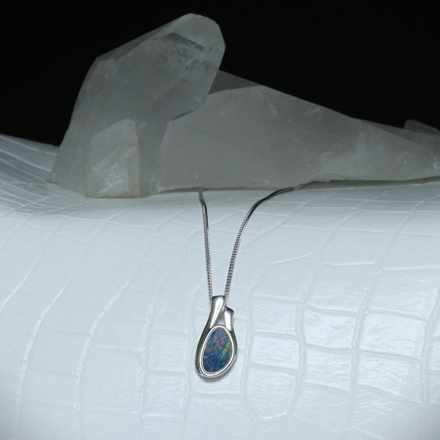 Opal doublet pendant - 172