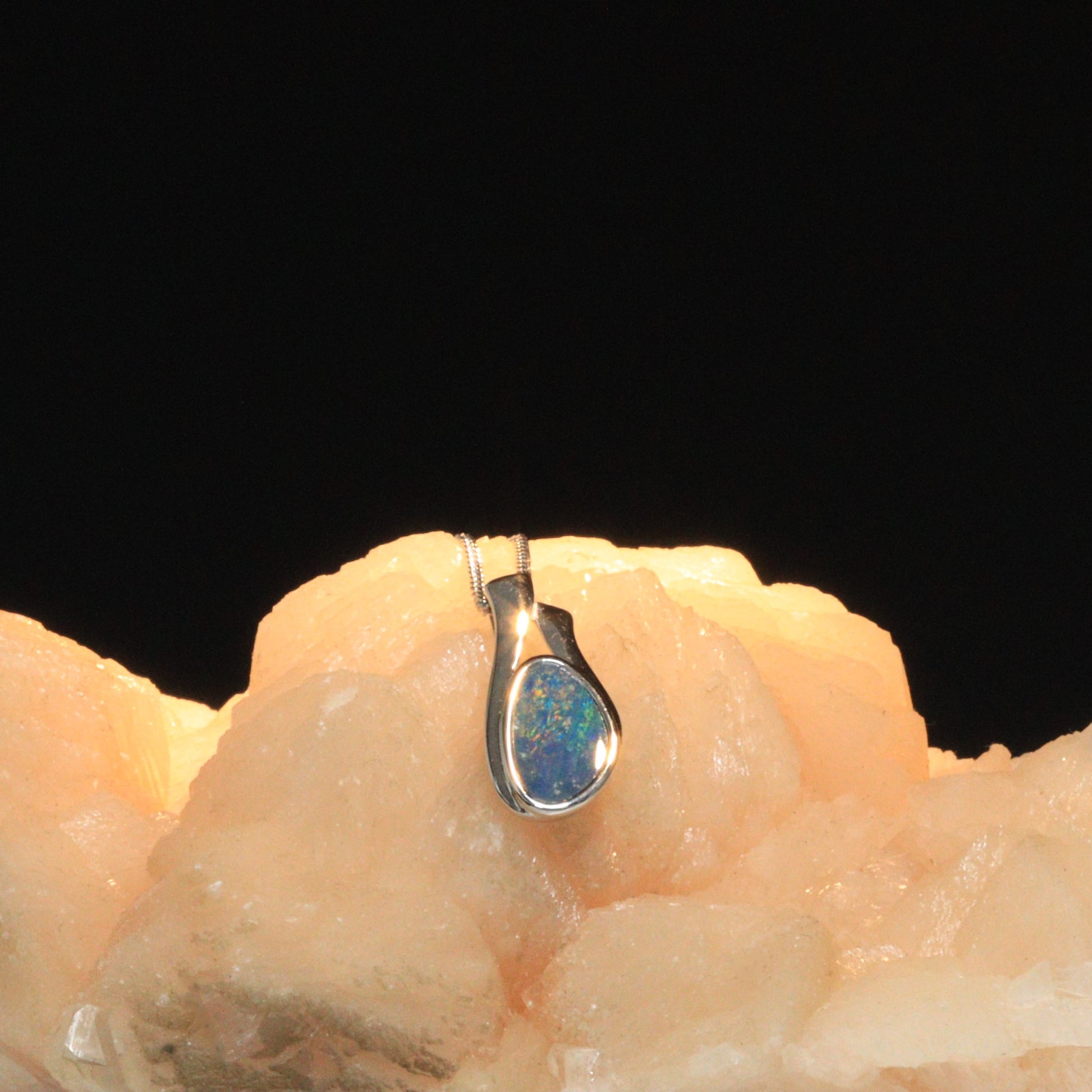Opal doublet pendant - 172