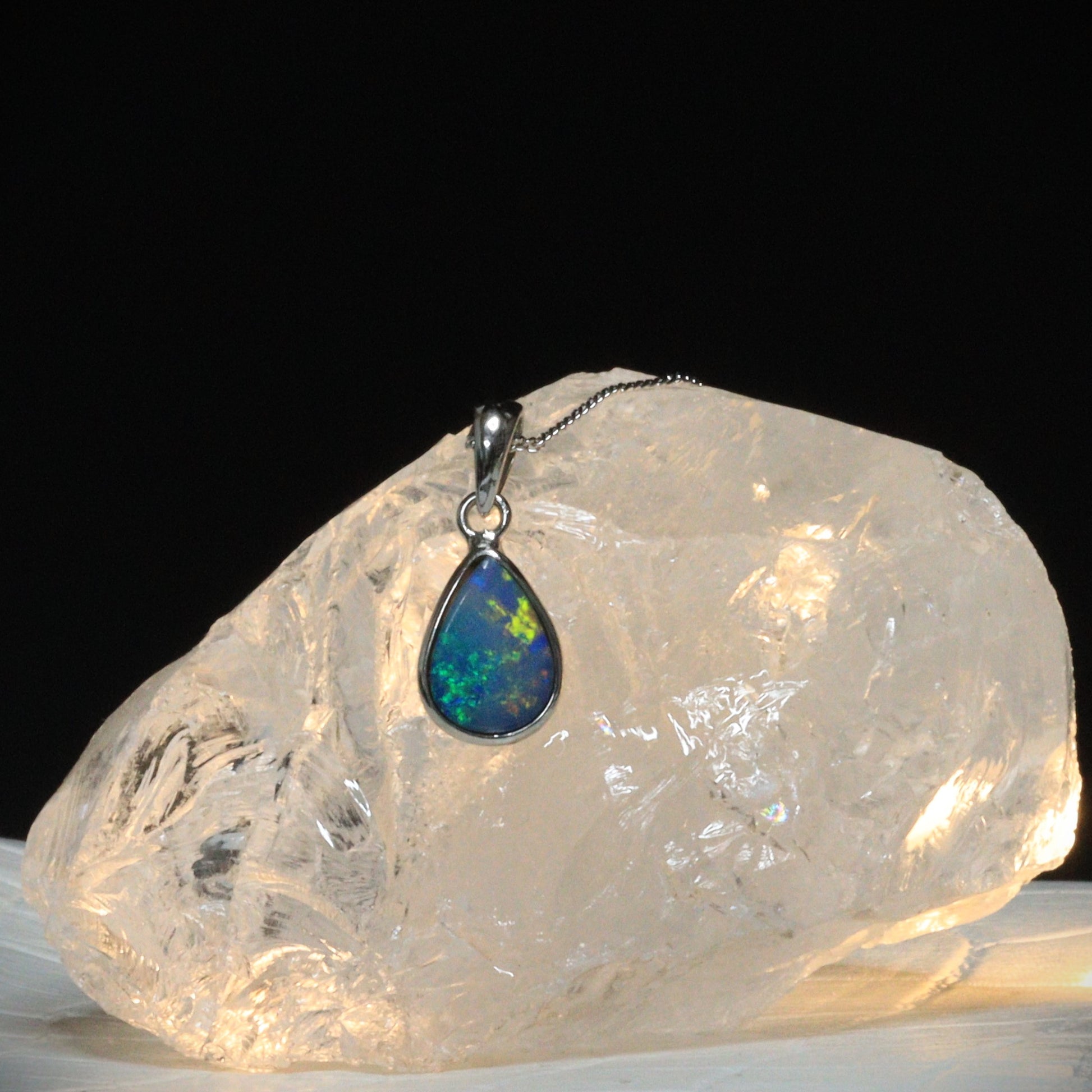 Opal doublet pendant - 173
