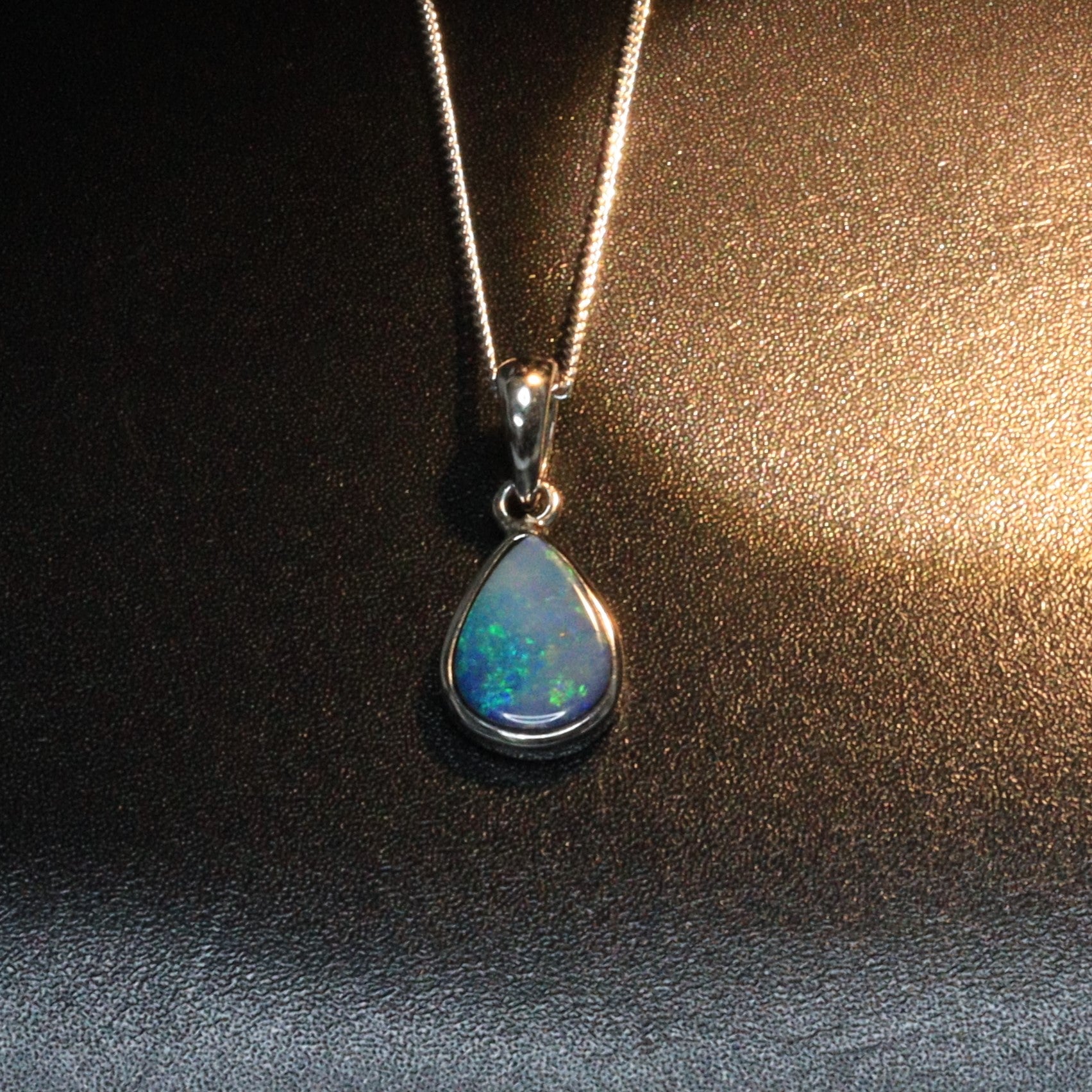 Opal doublet pendant - 173
