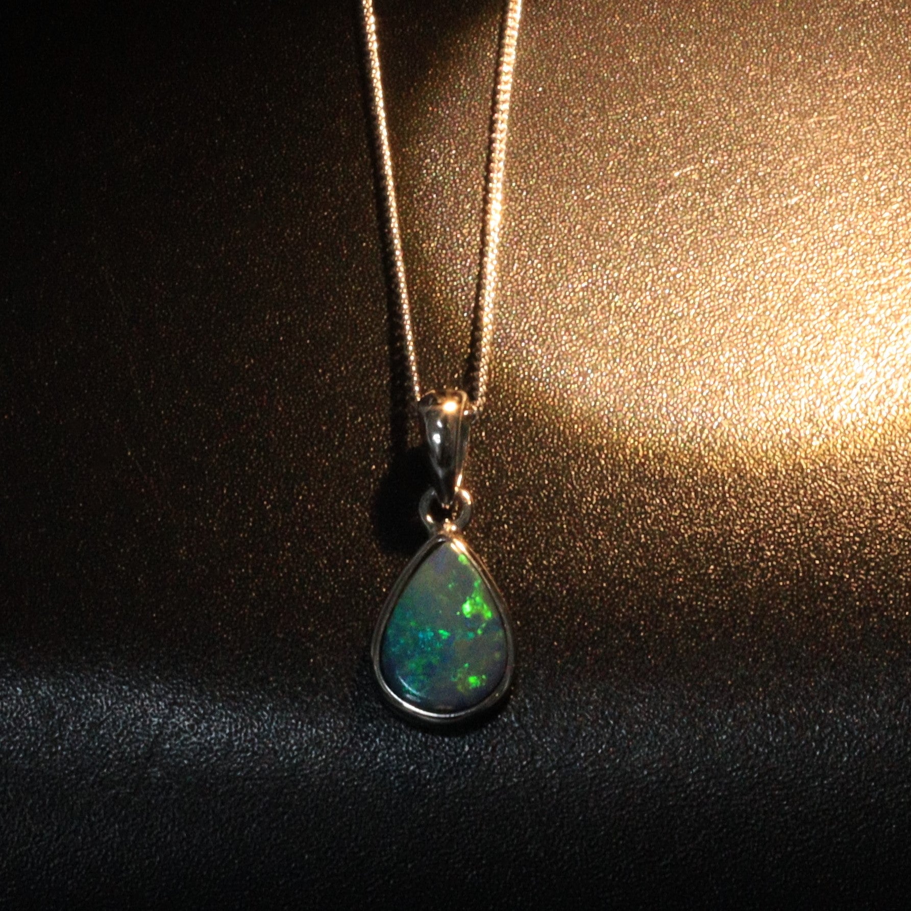 Opal doublet pendant - 173
