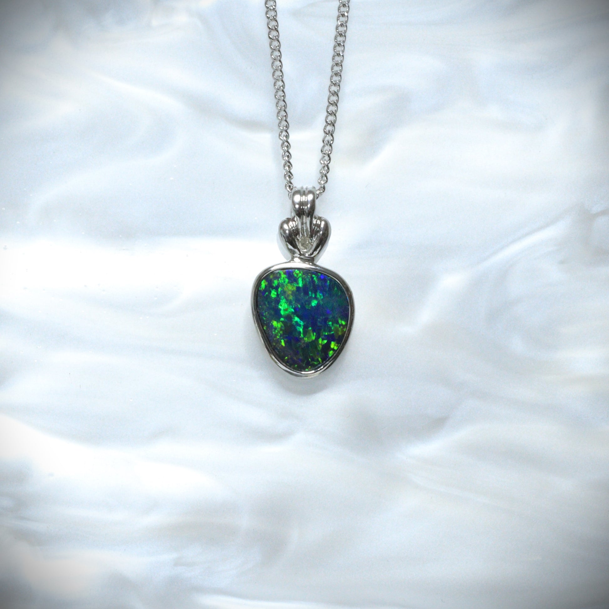 Opal doublet pendant - 175