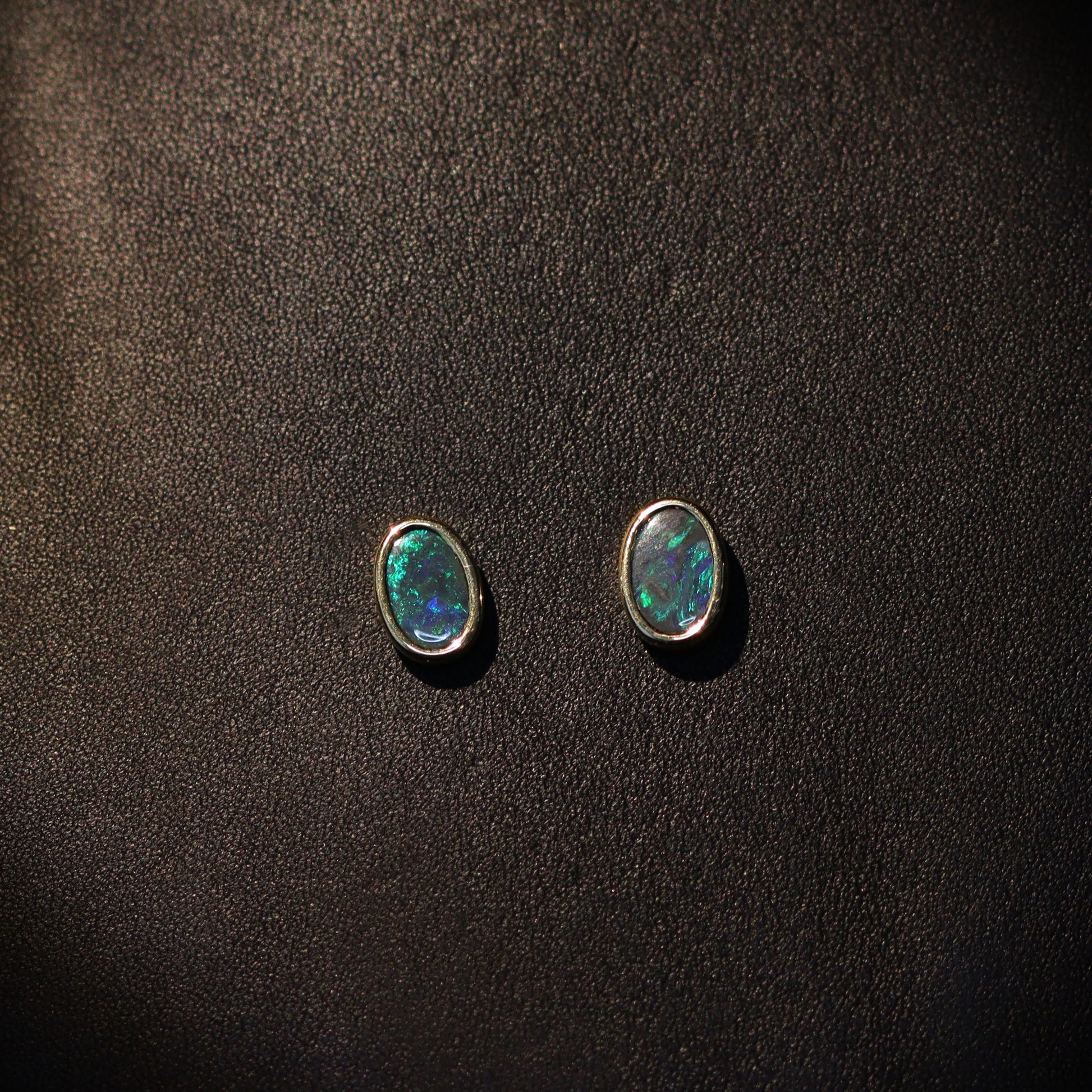 Australian Black Opal 18 karat yellow gold