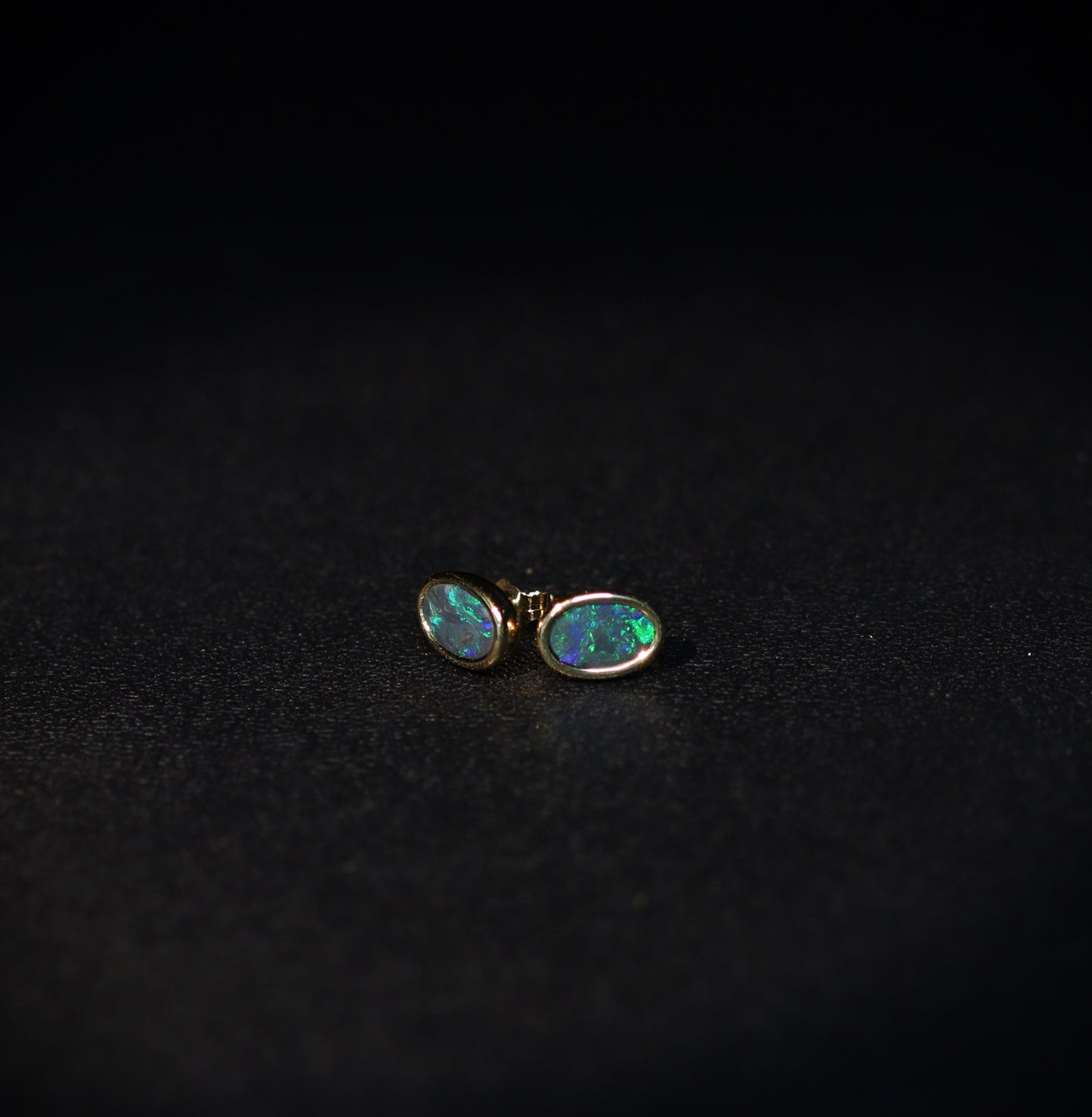 Australian Black Opal 18 karat yellow gold