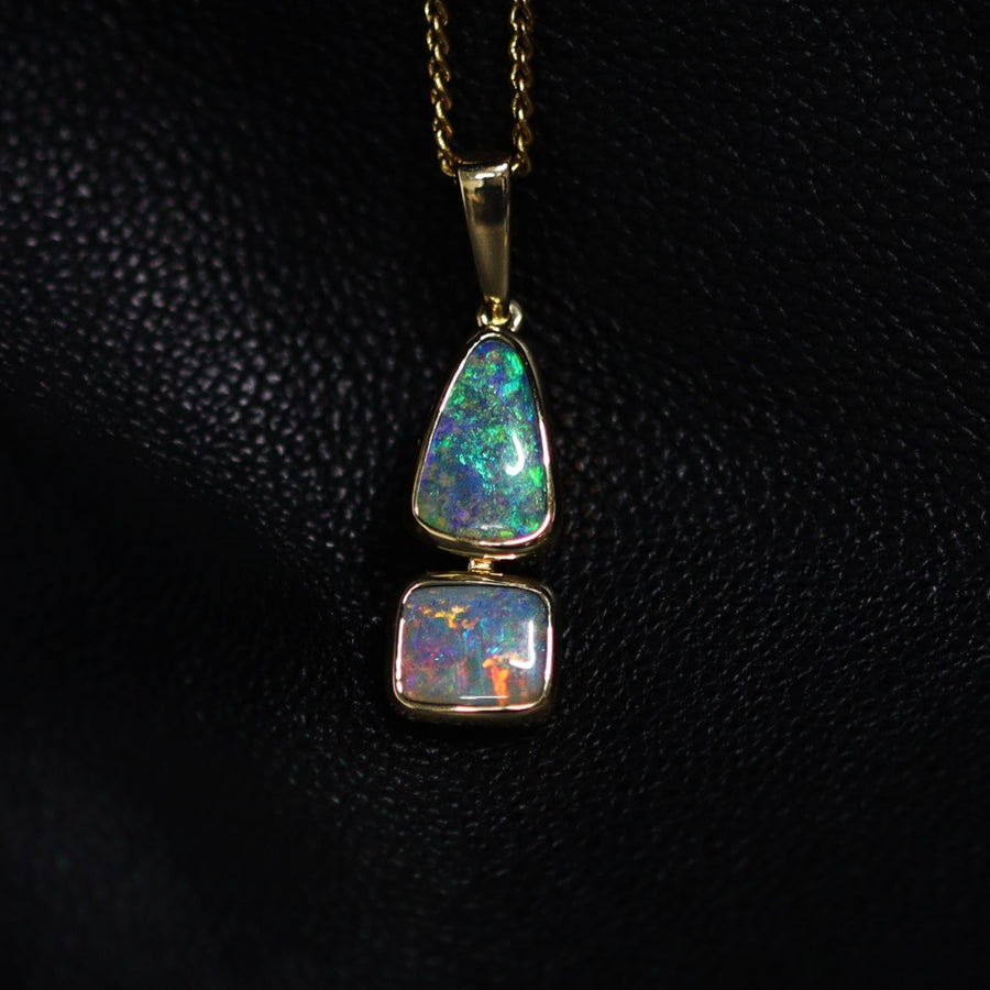 Boulder Opal Pendant – 18K Gold, 1.55ct, Light Red & Green