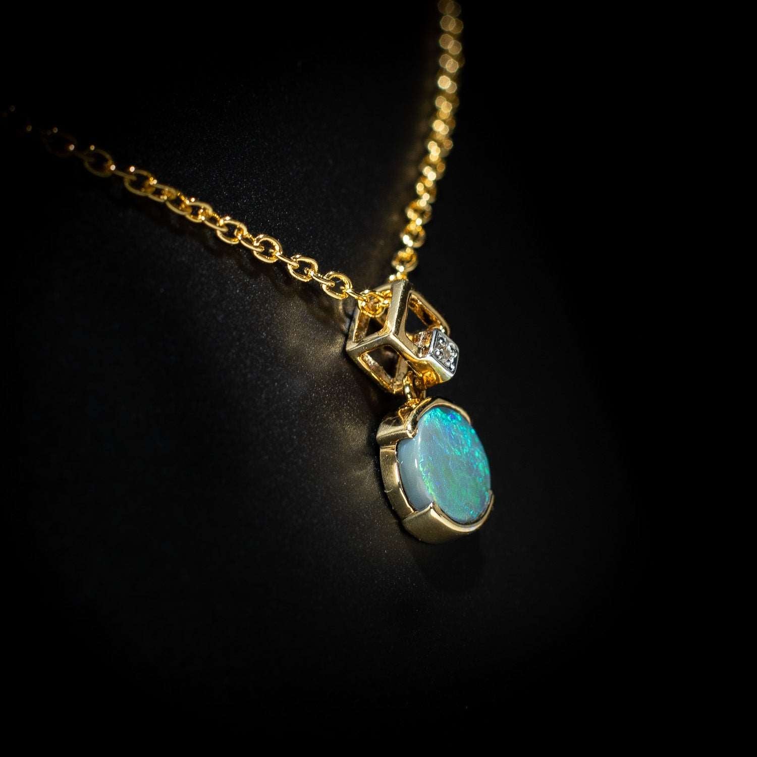 Australian Black Opal 18K Gold Pendant – Lightning Ridge, 1.03ct Diamond