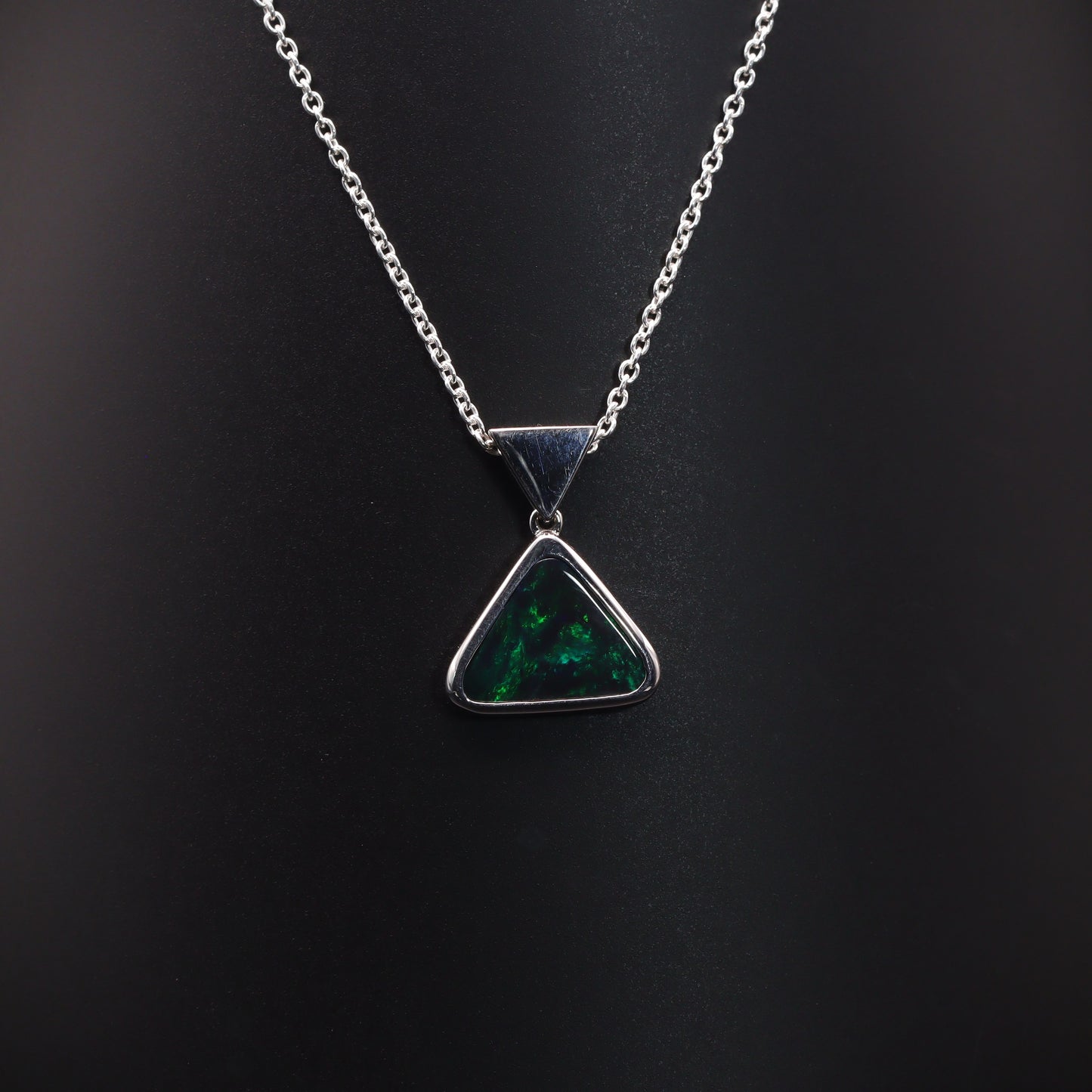 Black Opal Pendant – Sterling Silver, 11×11mm, Dark Body, Green Flash 3007