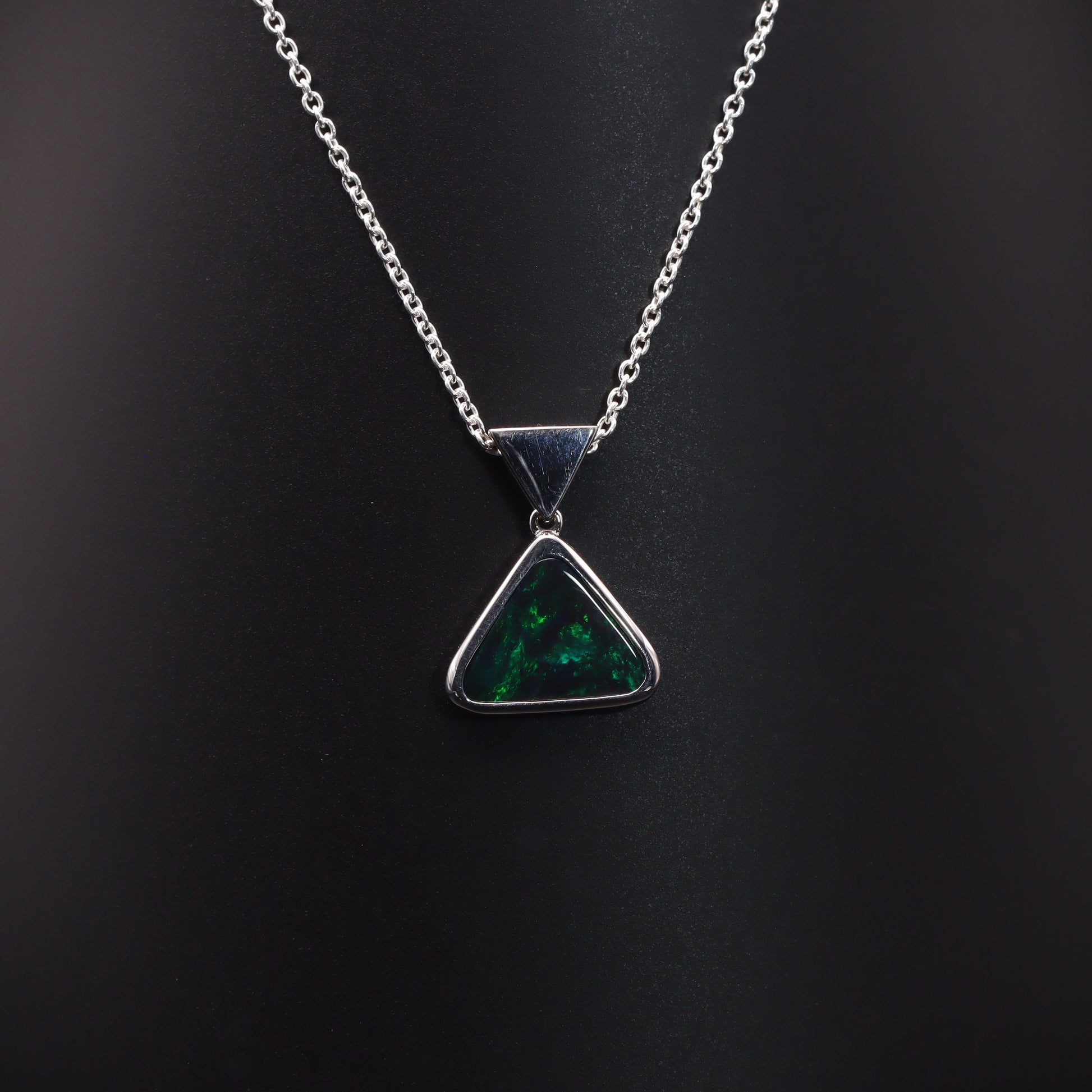 Black Opal Pendant – Sterling Silver, 11×11mm, Dark Body, Green Flash 3007