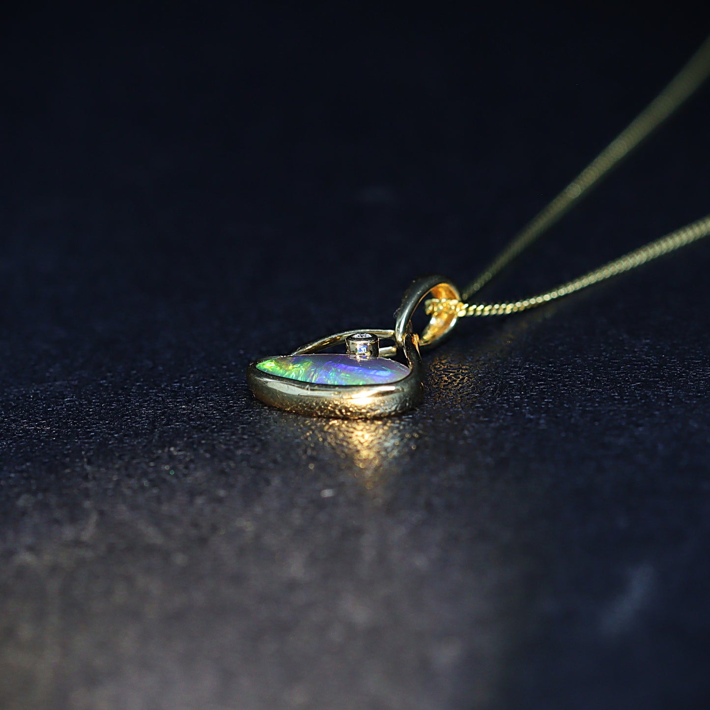 Black Opal Pendant – 18K Gold, Rolling Flash, Green