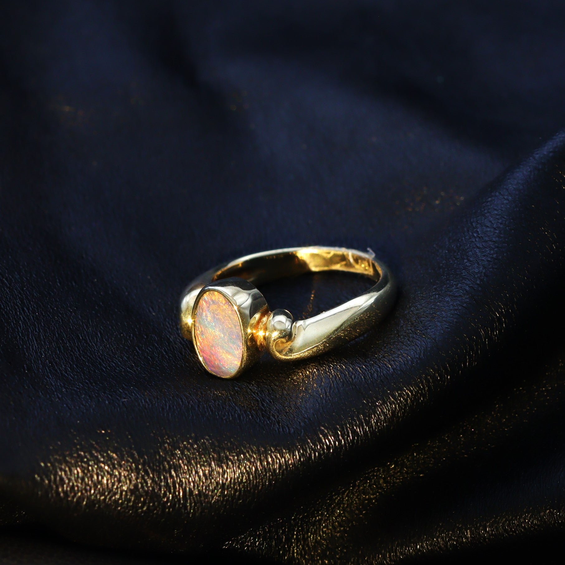 Australian Black Opal 18 karat gold ring 