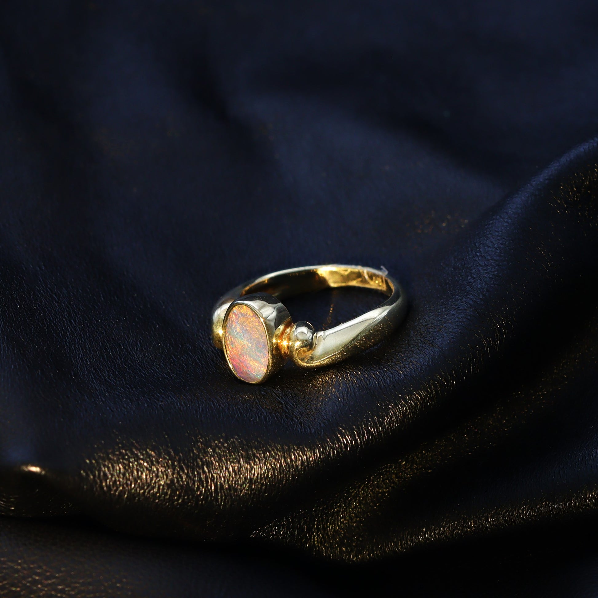 Australian Black Opal 18 karat gold ring 