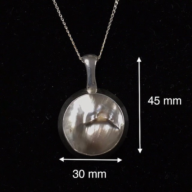 Pearl pendant 